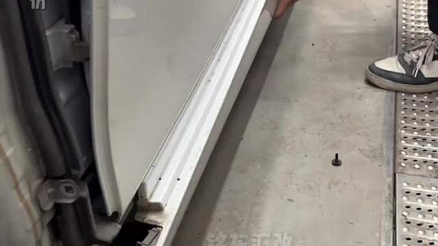 00后粉丝告诉你10万块买台普通二手车还是新款宝马！