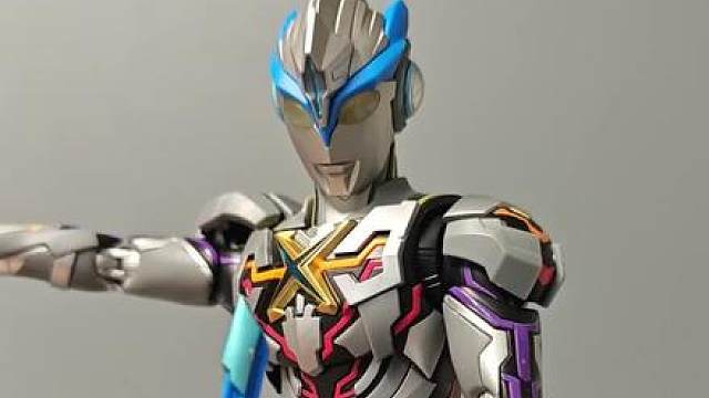 一张多的超越艾克斯奥特曼还带贝塔闪光装甲！传奇版第六弹