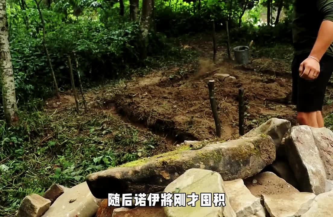 “谁能拒绝在睡前来一集解压荒野建造，看完保你美美睡上一觉” (1)