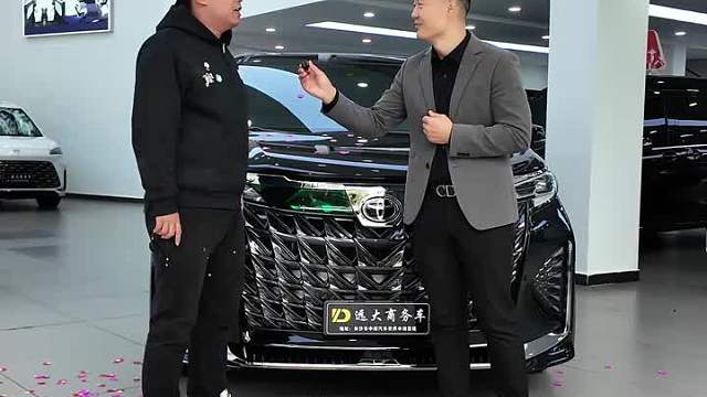 恭喜冯总208000喜提丰田赛那裸车，并定制升级内饰