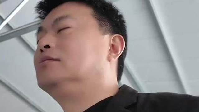 20年汽车行业老师傅去保养车，修理厂老板说的最后一句话好无奈