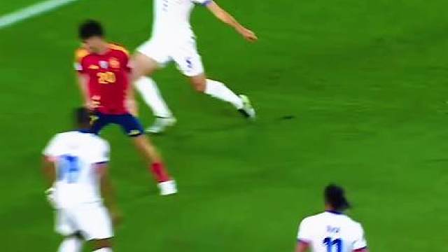 如果我说佩德里是世界前三的中场大师也不过分吧？