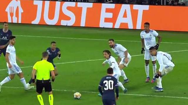 还是那句话，梅西唯一的短板就是没有一个拉风的庆祝动作？