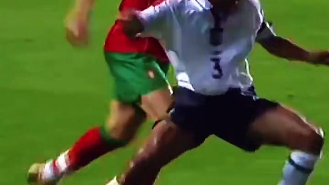 C罗认为的最强后卫，也只不过是球王的玩具而已！