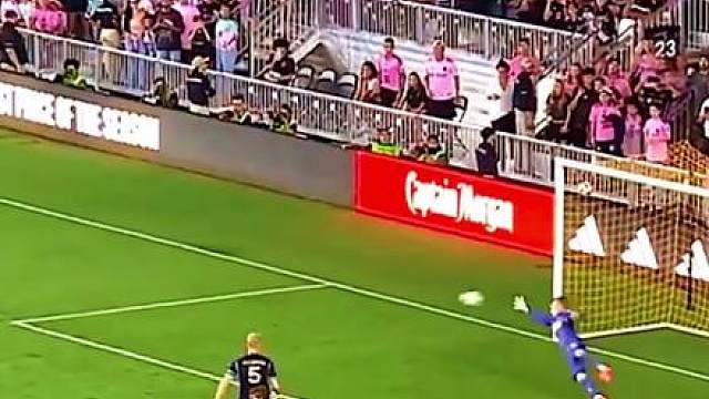 梅西总是能给队友创造出一个舒适的射门环境