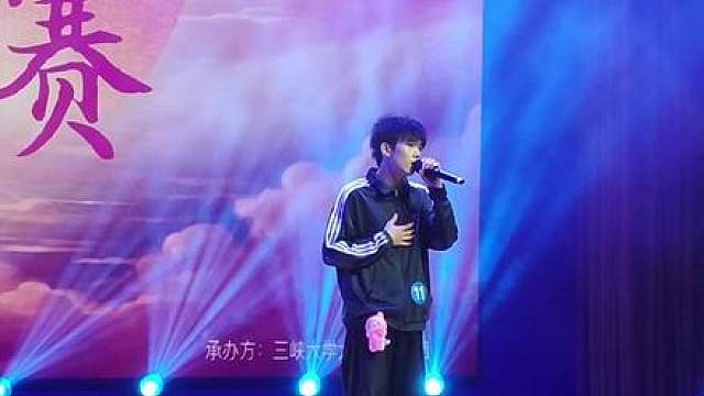 最爱的于是送给20岁的自己！#校园歌手大赛 #于是 #郑润泽 #演出现场