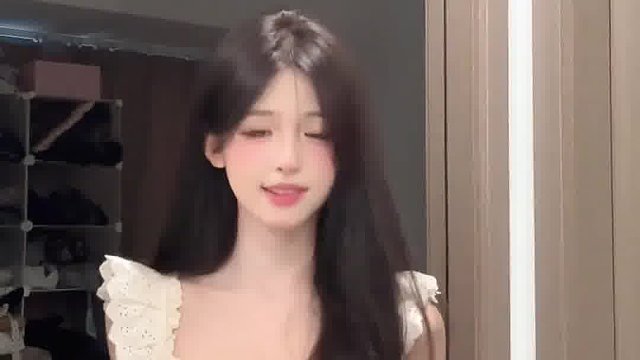 吴培羡就这么水灵灵的出现了