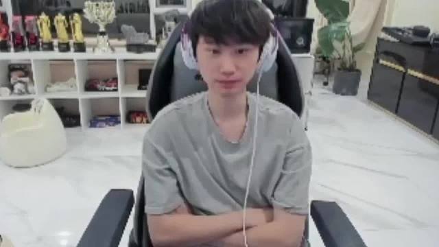 Doinb：Keria这个人真的太BT了，我巴德也是跟他学的​​​