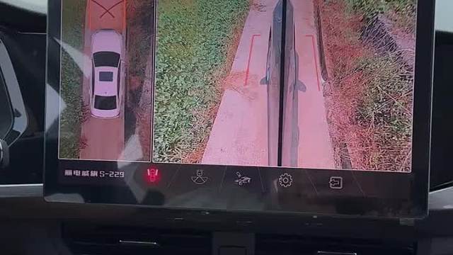 大众宝来升级丽电威旗13.1寸大屏360全景一体机，效果非常哇塞！