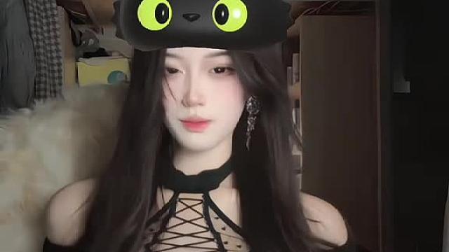 怕黑的可以钻到我怀里，不怕黑的也可以