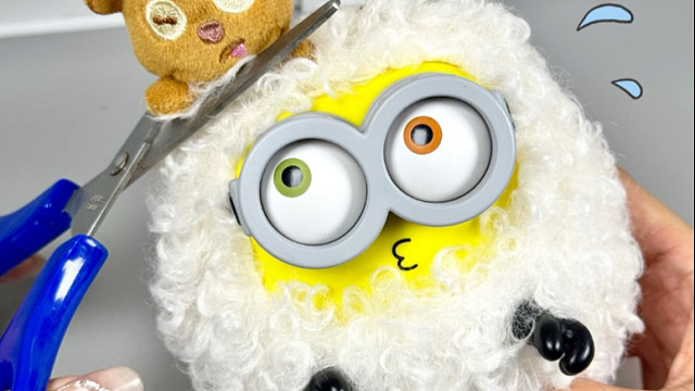 把TIM剪下来后…小黄人居然哭了！？