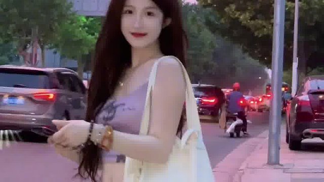 我遇到了粉紫色的天空 你那里呢！