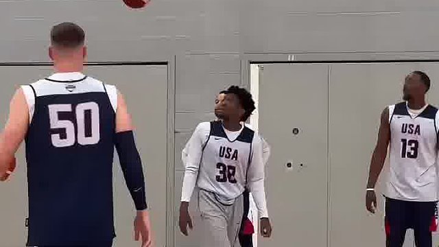 詹姆斯宁愿插手观看，也不愿单挑！