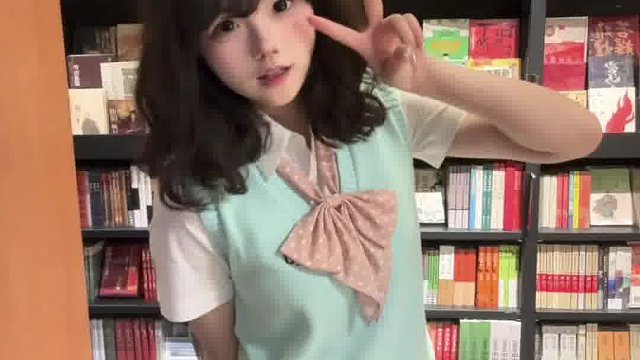 人的一生会有太多个雨季，别总淋雨，也别总活在过去