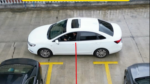 高角度展示倒车入库的点位技巧，新手也能看得明白