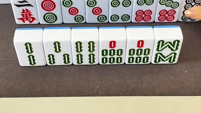 高手们，这牌怎么可以打八条嘛！