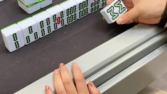 高手们，这牌应该打什么？真的不会了…