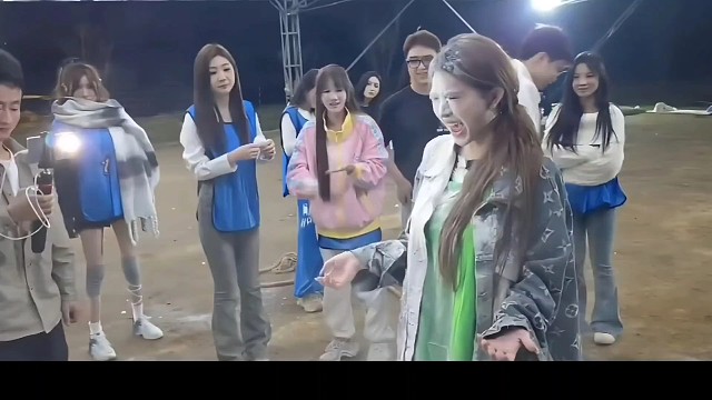 不把老板放在眼里的后果，有仇当场就报了#小小小酷哥 #小岩1995