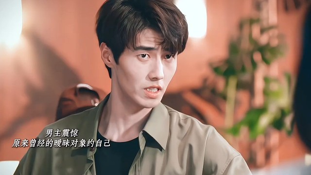 听到女配把她二姨介绍给男主，女主直接笑疯