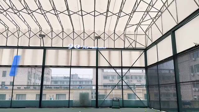 大型网球场，羽毛球场，蓝球场，电动伸缩棚