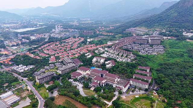 ️坐立山水之间
️静享五星温泉
三英温泉度假酒店
真温泉·真养生·真独墅