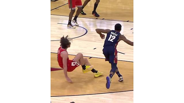 你怎么坐地下了？亨特变向晃摔吉迪 突破暴扣