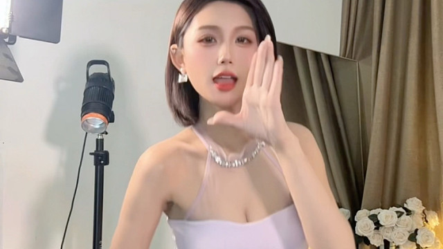 请你再靠近一点点