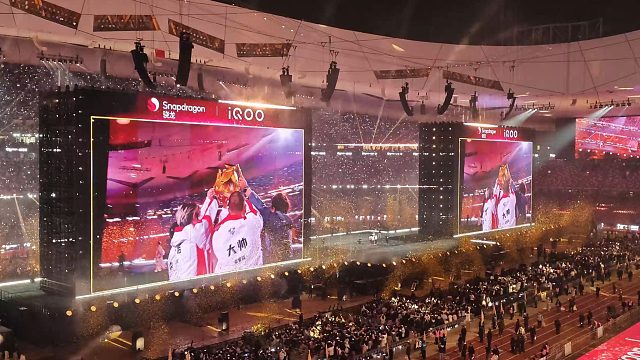 现场气氛太好啦！恭喜AG获得2025年KPL年度总决赛冠军