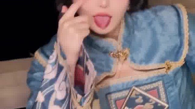 可爱怪出现，人请躲开