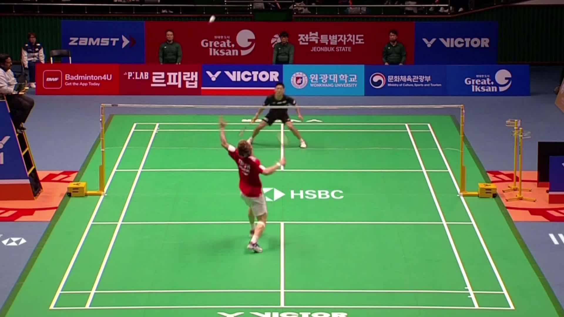 冲本优大调整战术，加强进攻，郑加恒凭出色的防守反击能力，中后段连续得分，锁定胜局