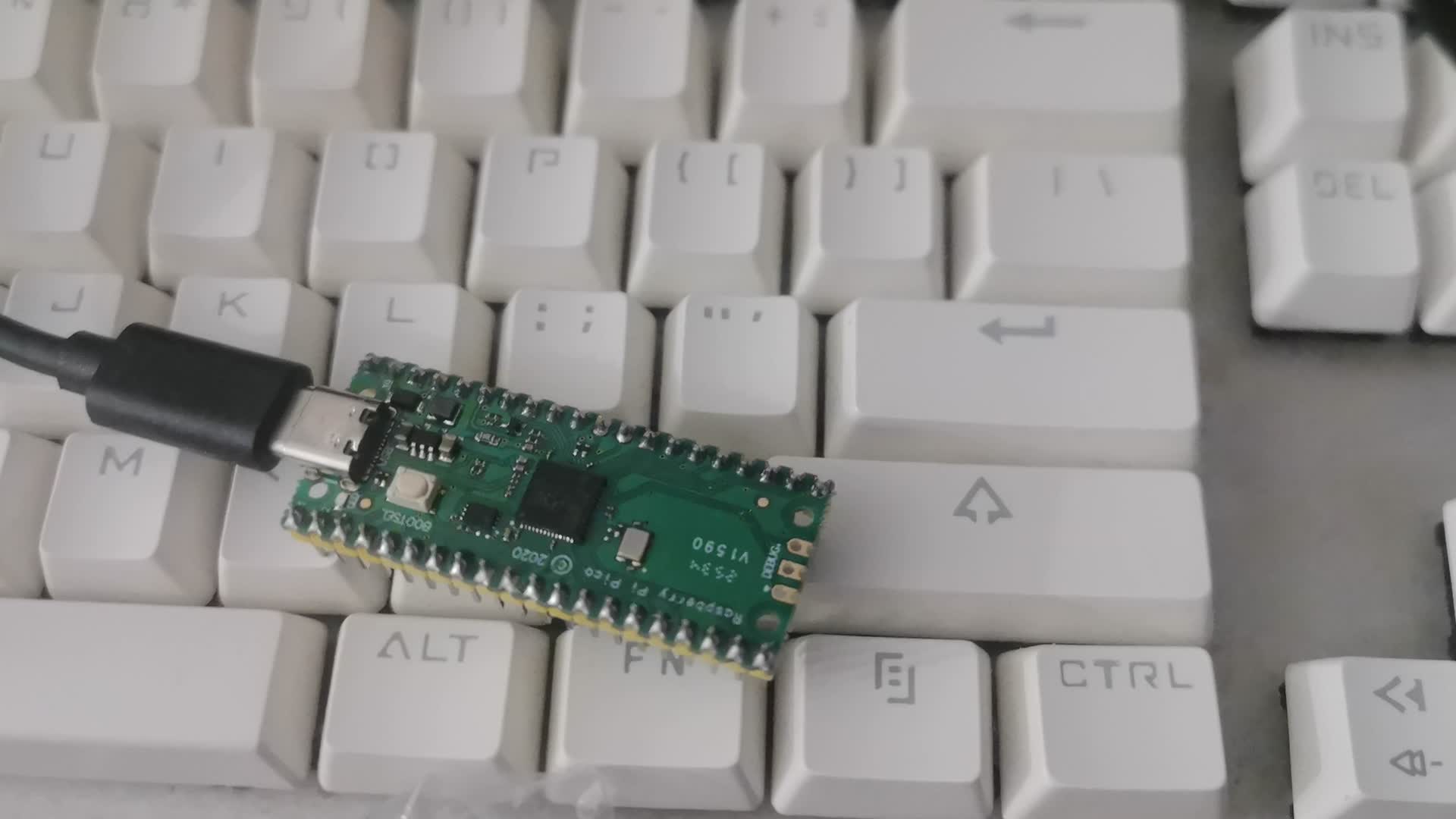 9块钱包邮的树莓派Pi pico上机测试（Win7 arduino IDE可正常使用）