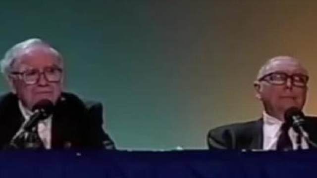 2024年股东大会上巴菲特下意识喊查理