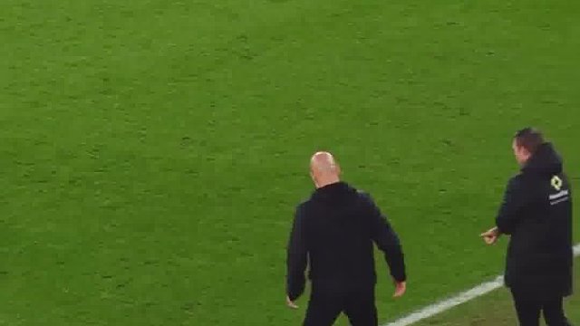 怎么！主教练在热身？