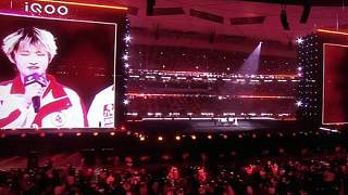 想到那會打完挑杯有次你直播說想過退役，再到現(xiàn)在已經(jīng)七冠加身，謝謝那年挑杯亞軍救了你，謝謝你在低谷的時候沒有放棄