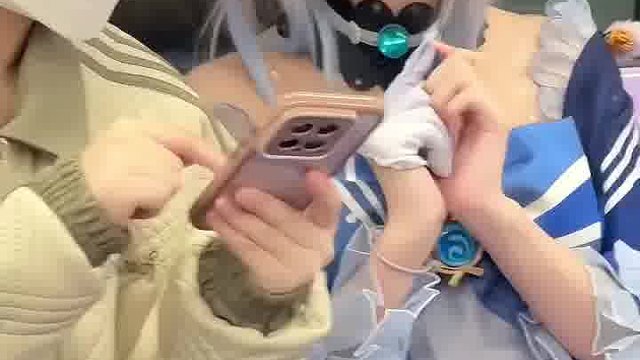 怎么一直偷看我