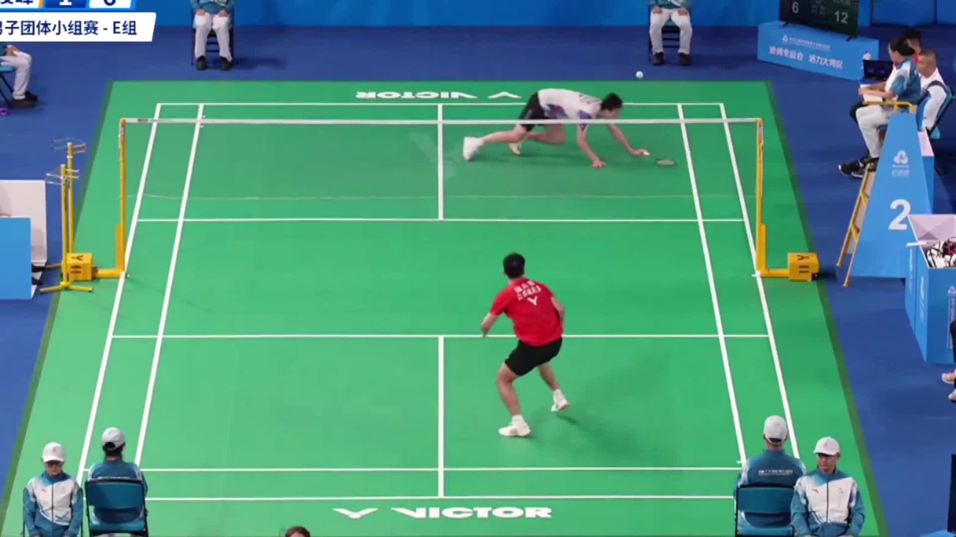 陆光祖掌控节奏连扳两局，以 2：1 战胜顾俊峰，为江苏队拿下开门红