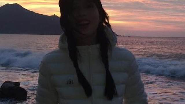 昨天徒步海岸线，偶遇美丽晚霞哈哈，超级兴奋的拍了一条卡尔舞蹈哈哈！