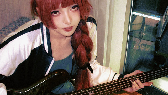 贝斯日要发贝斯手