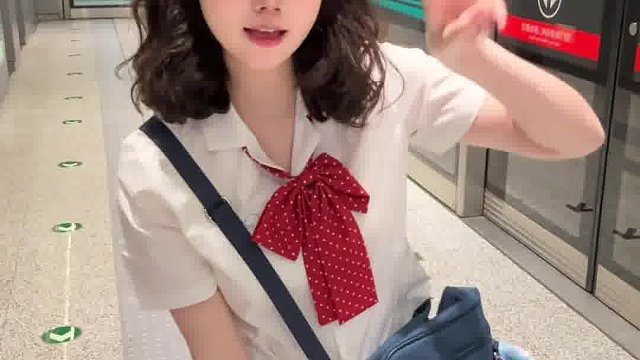 鸡的反义词是狼，因为勾勾哒反过来是哒勾勾