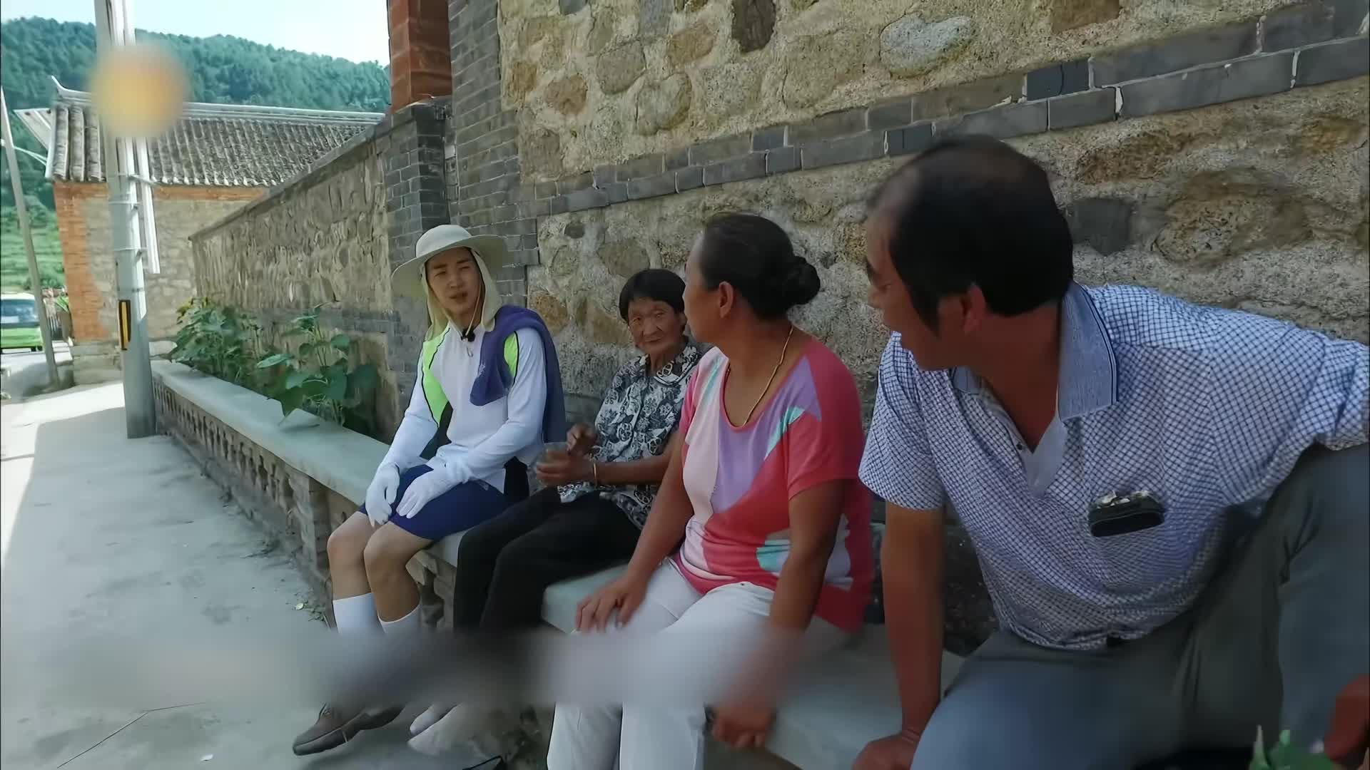 掰玉米累到崩溃还要听黄磊说教一向好脾气的何老师装都不装了