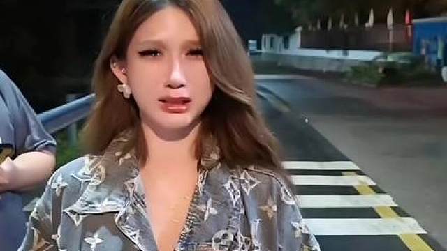 直播偷懒一个钟和弹幕对线被骂哭