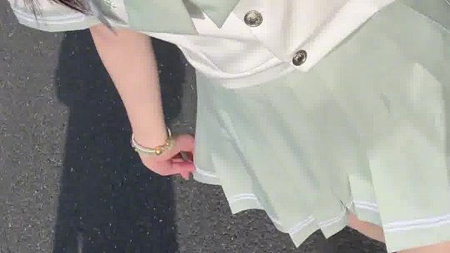 你喜欢抚摸路边遇见的小猫,我喜欢你