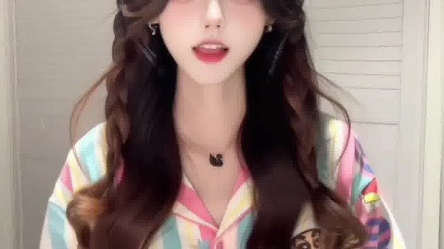 宝宝们，下次和朋友见面拍这个敲简单