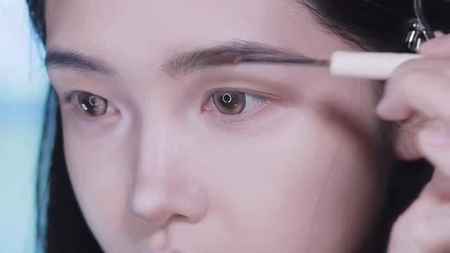 慵懒亚裔小雀斑