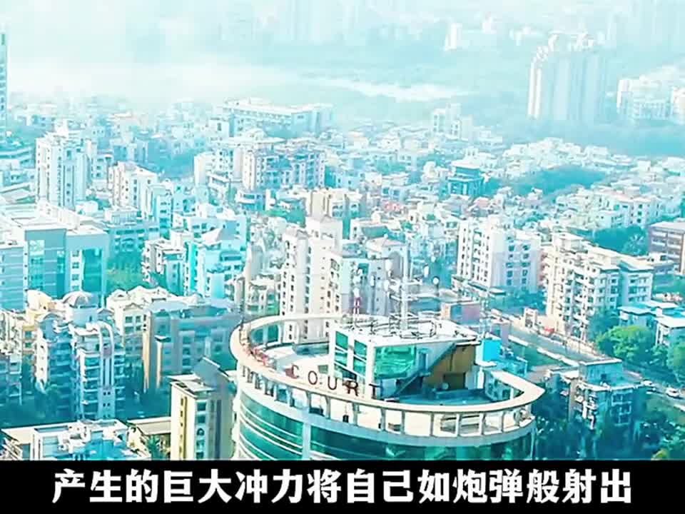 印度阿三正在和飞机赛跑纵身一跃便跳出十万八千里