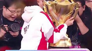 用夢淚和菲菲姐的視角打開ag 是曲折路上開的鮮