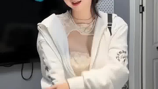 低眸浅浅笑，可爱值瞬间往上涨