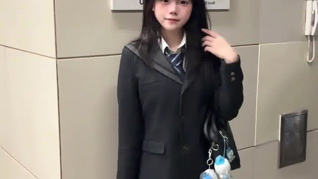 其实我是一个很拧巴的人，可是我一直在充当明媚的角色