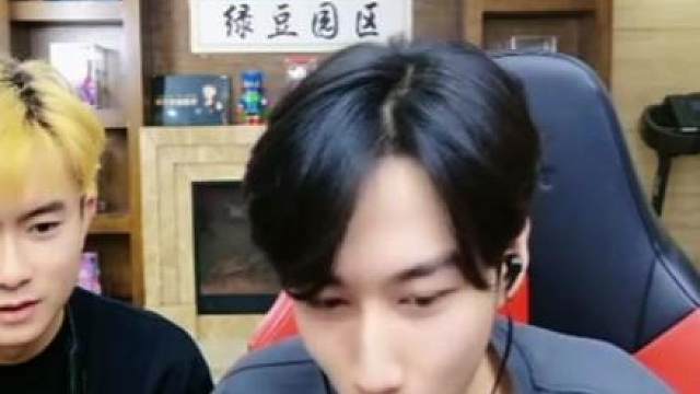 让你别和他对刀，非要自找苦吃