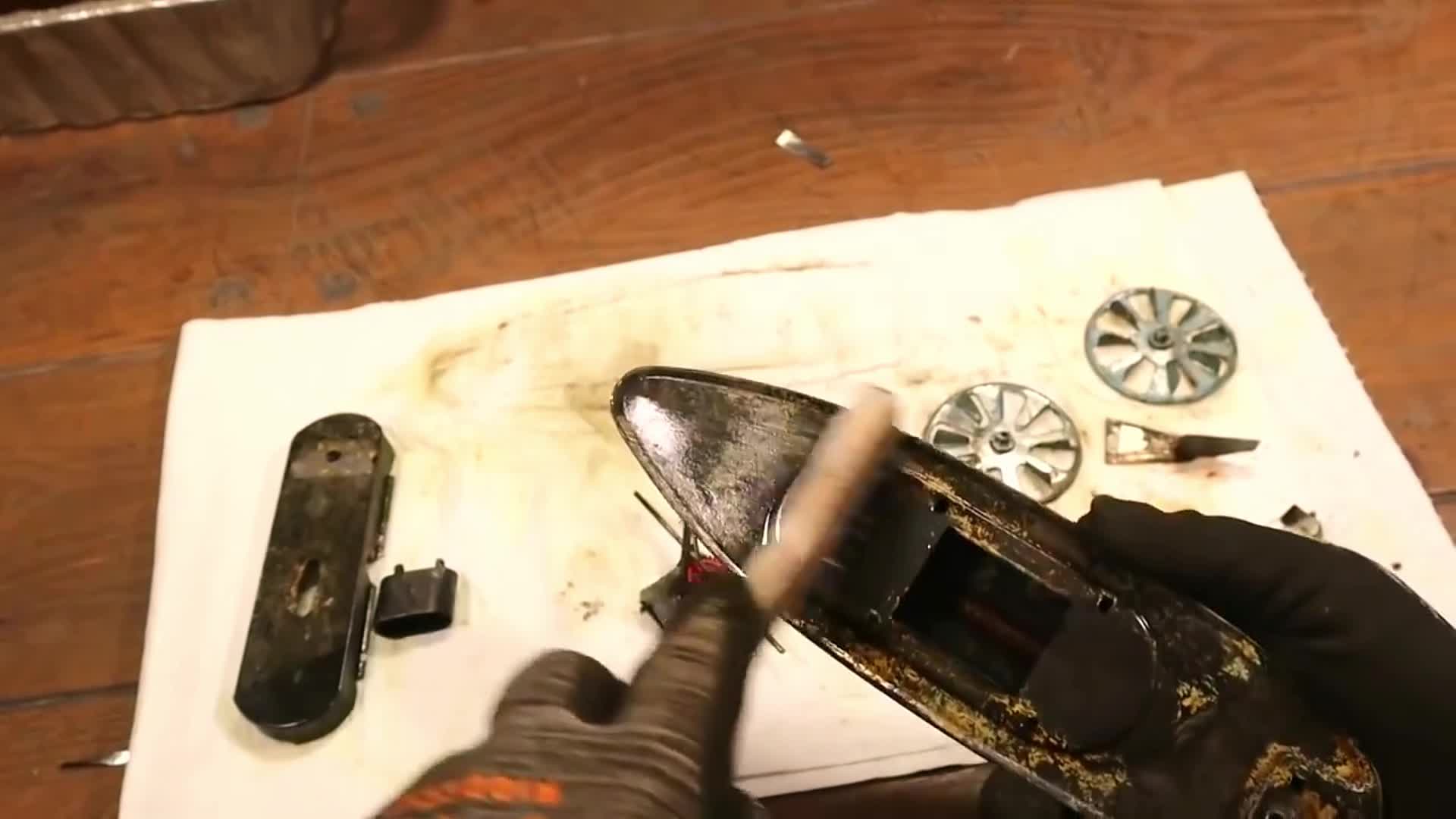 你敢信？这艘色彩鲜艳的潜艇竟是90年前的古董！看修复大神如何让时间倒流